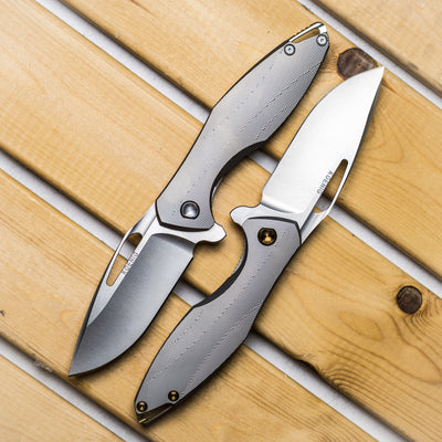 Koenig Arius - Patterned w/ Stonewashed Blade, Polished Flats & Bronze Ti Screws