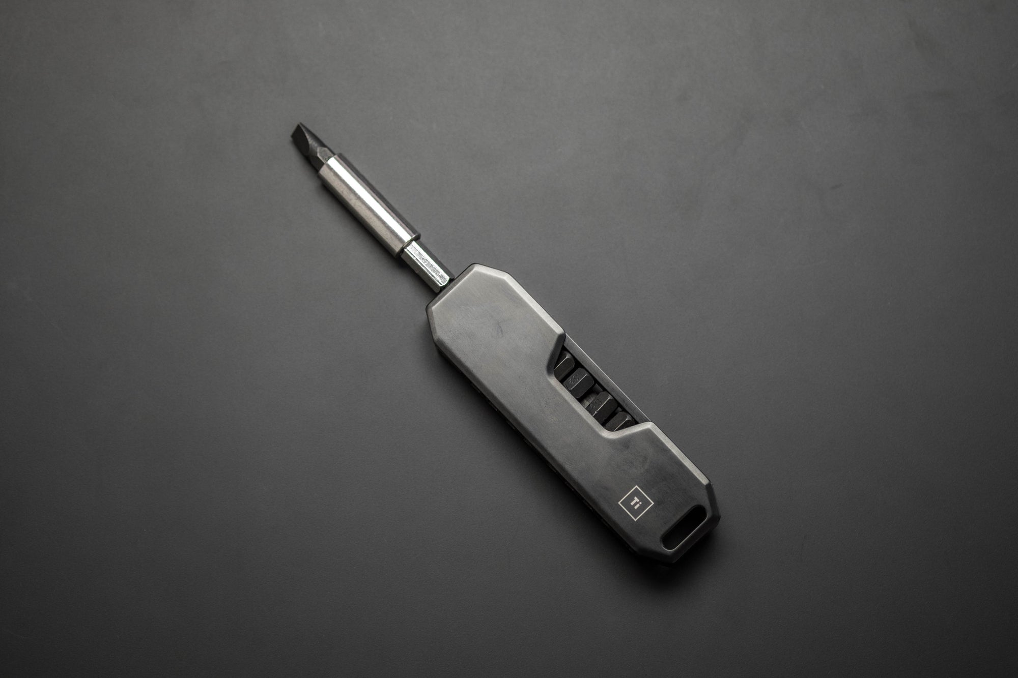 BIG IDEA DESIGN Bit Bar : The Pocket Friendly EDC Screwdriver - Grade 5  Titanium (Stonewashed)